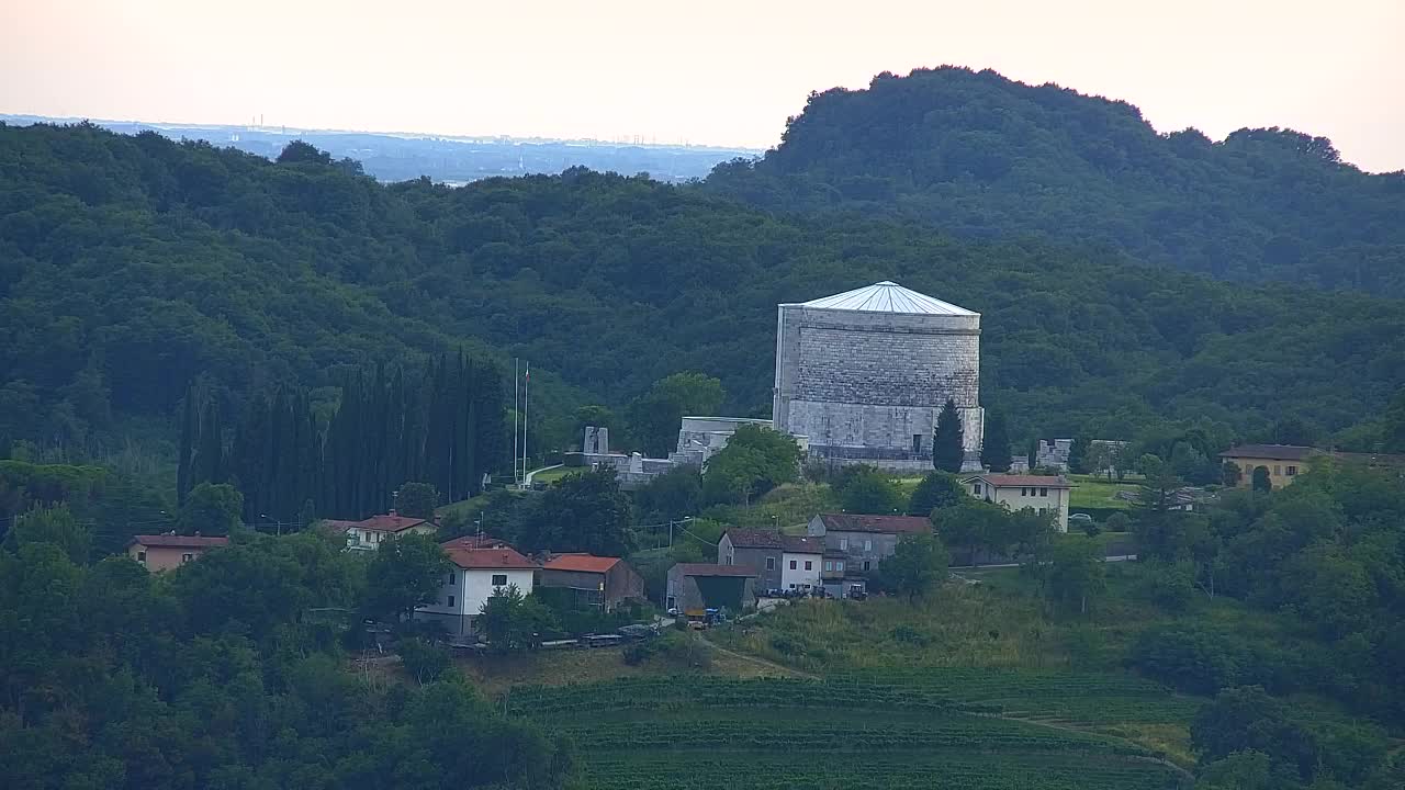 Otkrijte Beskrajnu Web Kameru Nova Gorica i Gorica!