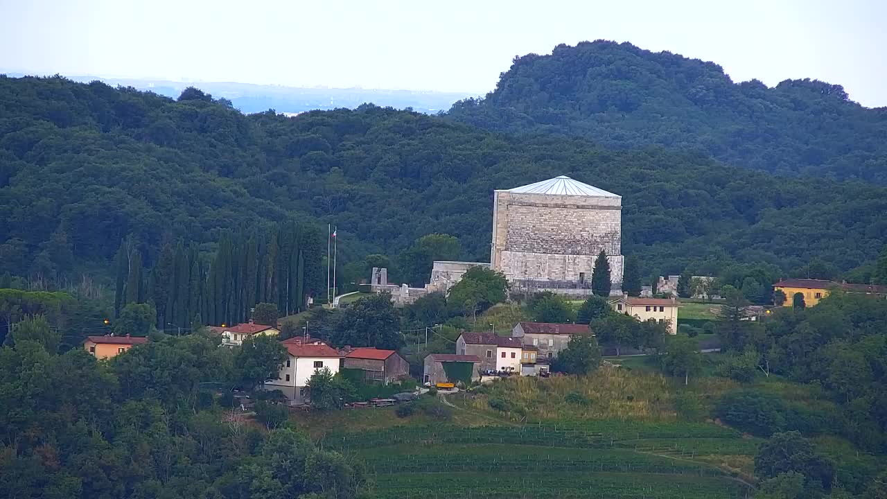 Otkrijte Beskrajnu Web Kameru Nova Gorica i Gorica!