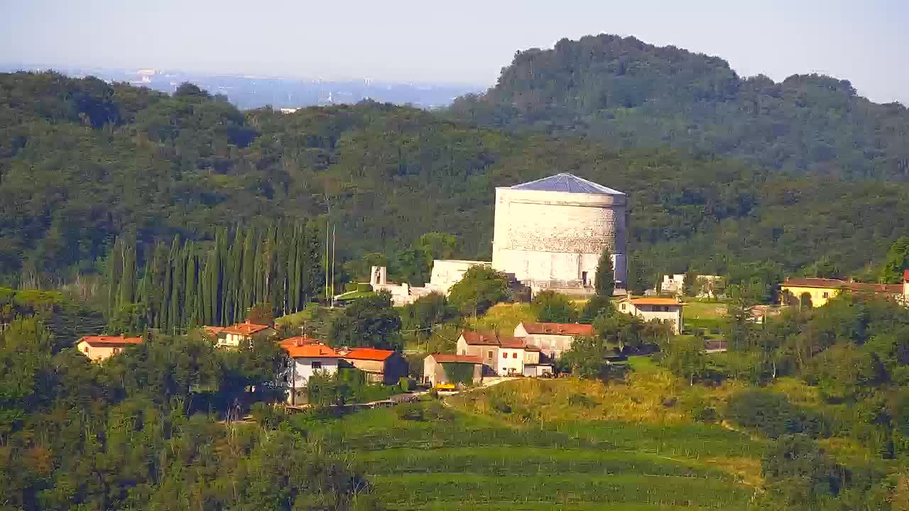 Brezmejna spletna kamera Nova Gorica in Gorica!