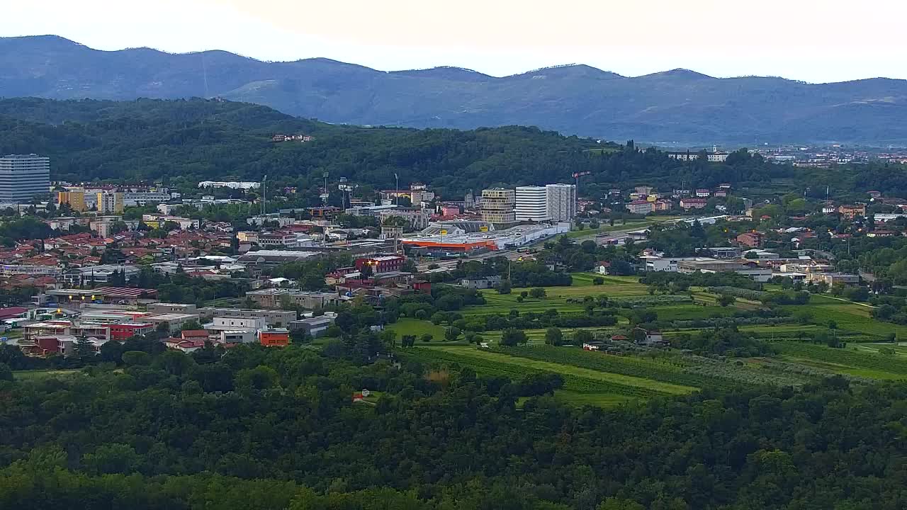 Otkrijte Beskrajnu Web Kameru Nova Gorica i Gorica!
