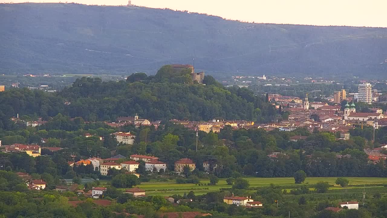 Brezmejna spletna kamera Nova Gorica in Gorica!
