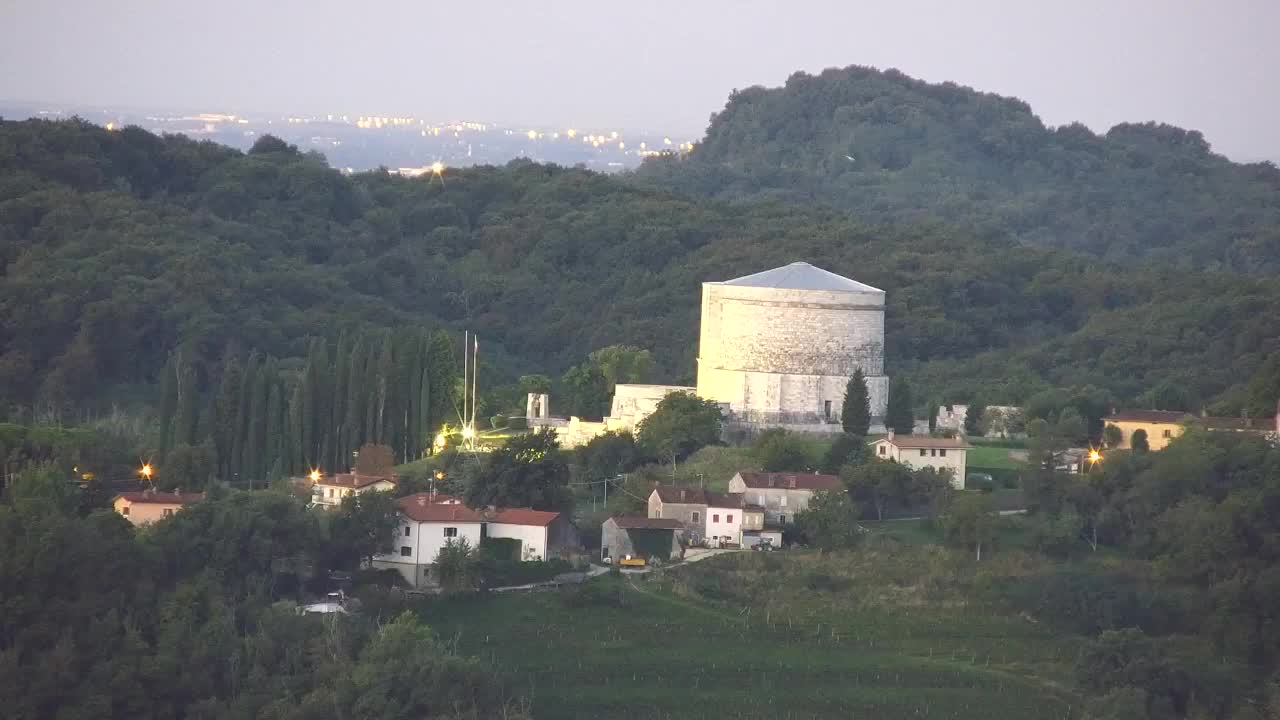Brezmejna spletna kamera Nova Gorica in Gorica!