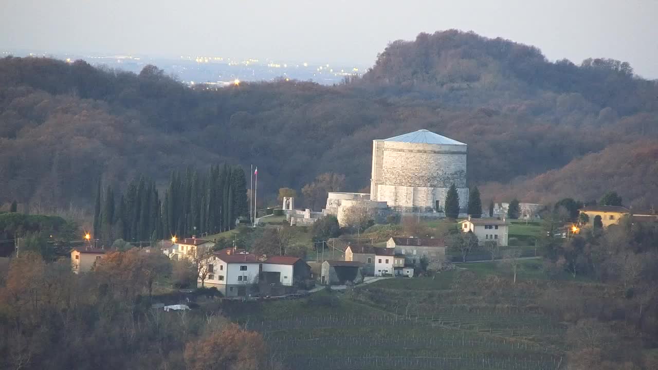 Brezmejna spletna kamera Nova Gorica in Gorica!