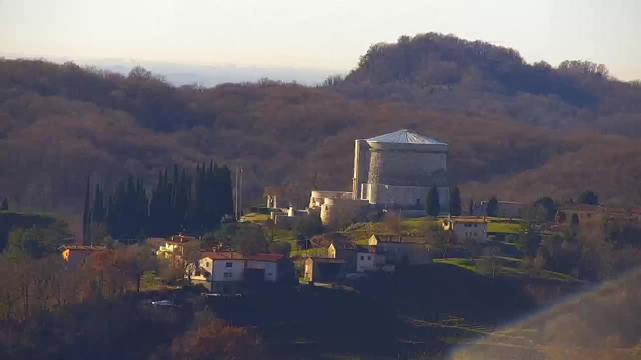 Otkrijte Beskrajnu Web Kameru Nova Gorica i Gorica!