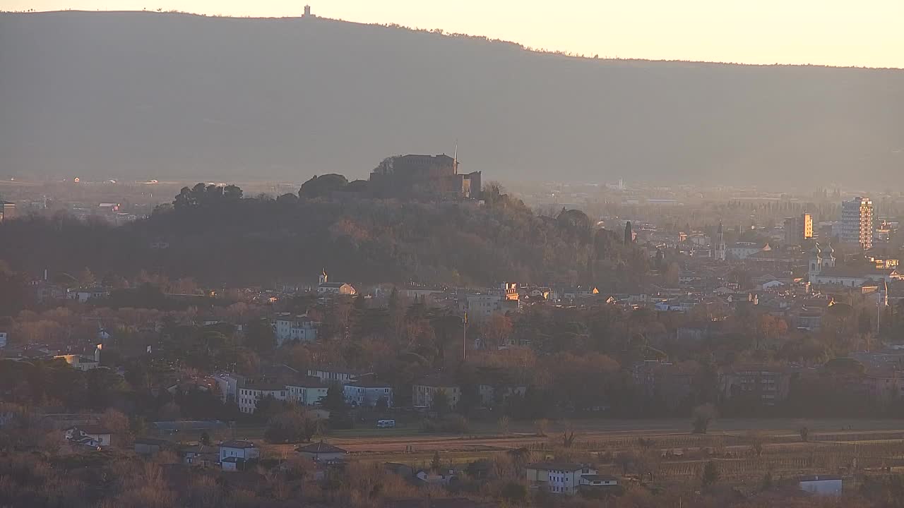 Otkrijte Beskrajnu Web Kameru Nova Gorica i Gorica!