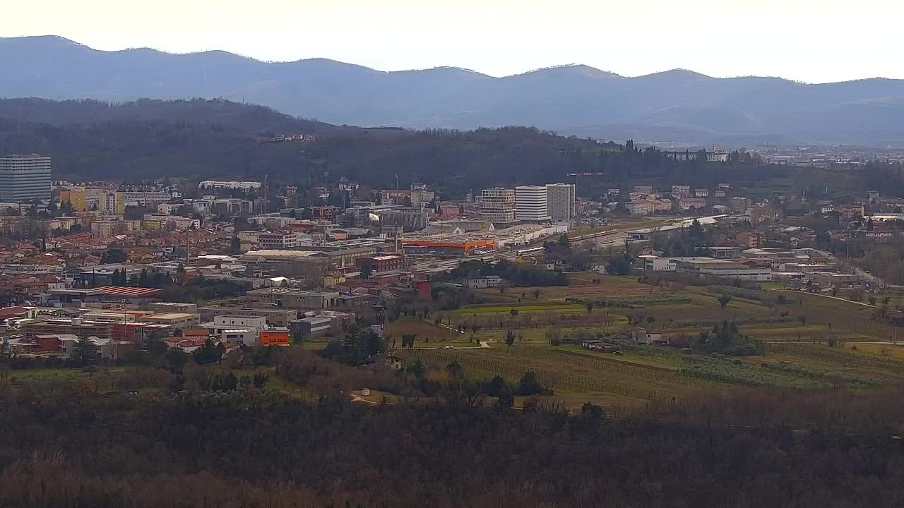 Brezmejna spletna kamera Nova Gorica in Gorica!