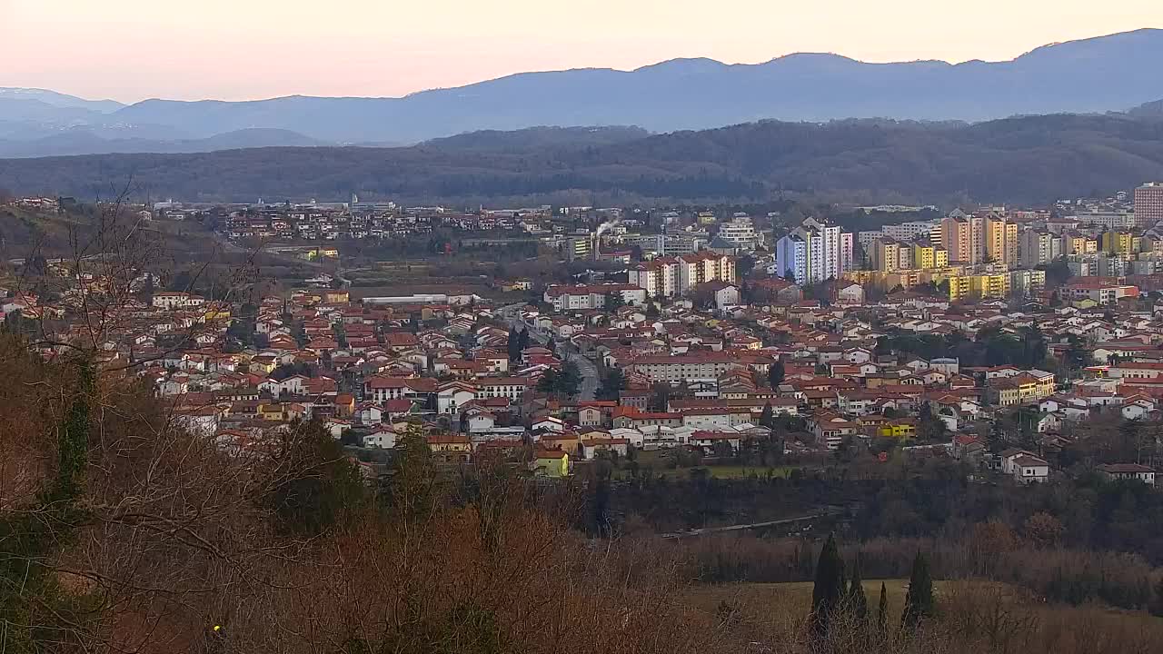 Otkrijte Beskrajnu Web Kameru Nova Gorica i Gorica!