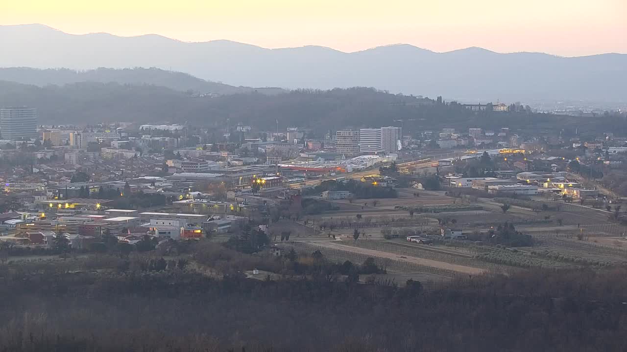 Brezmejna spletna kamera Nova Gorica in Gorica!