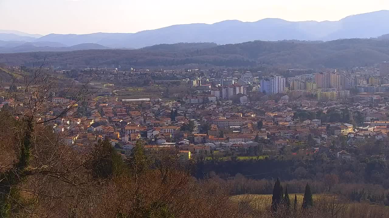 Otkrijte Beskrajnu Web Kameru Nova Gorica i Gorica!