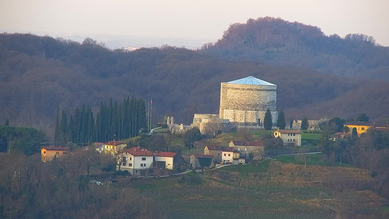 Otkrijte Beskrajnu Web Kameru Nova Gorica i Gorica!