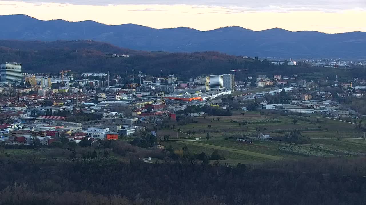 Brezmejna spletna kamera Nova Gorica in Gorica!