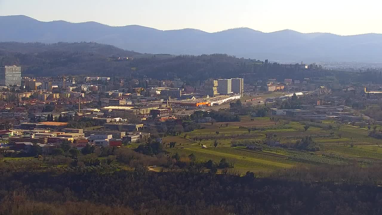 Otkrijte Beskrajnu Web Kameru Nova Gorica i Gorica!