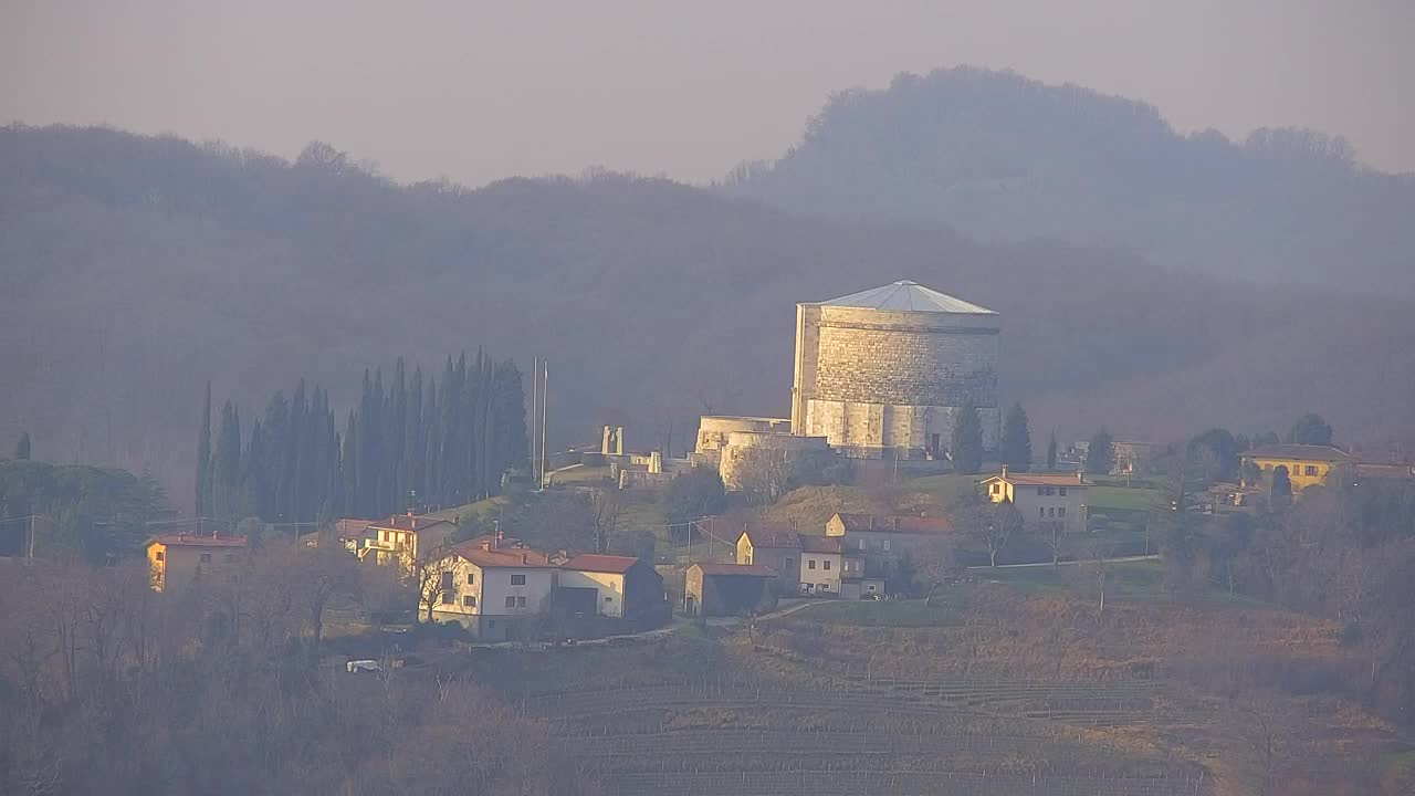 Otkrijte Beskrajnu Web Kameru Nova Gorica i Gorica!