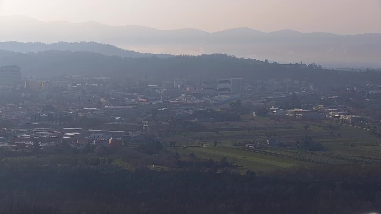 Otkrijte Beskrajnu Web Kameru Nova Gorica i Gorica!