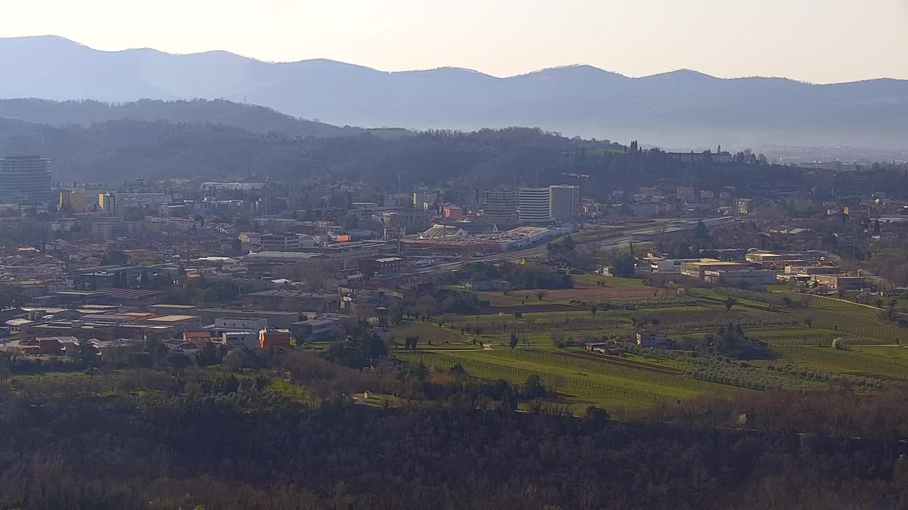 Otkrijte Beskrajnu Web Kameru Nova Gorica i Gorica!