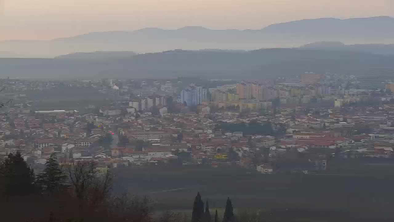 Brezmejna spletna kamera Nova Gorica in Gorica!