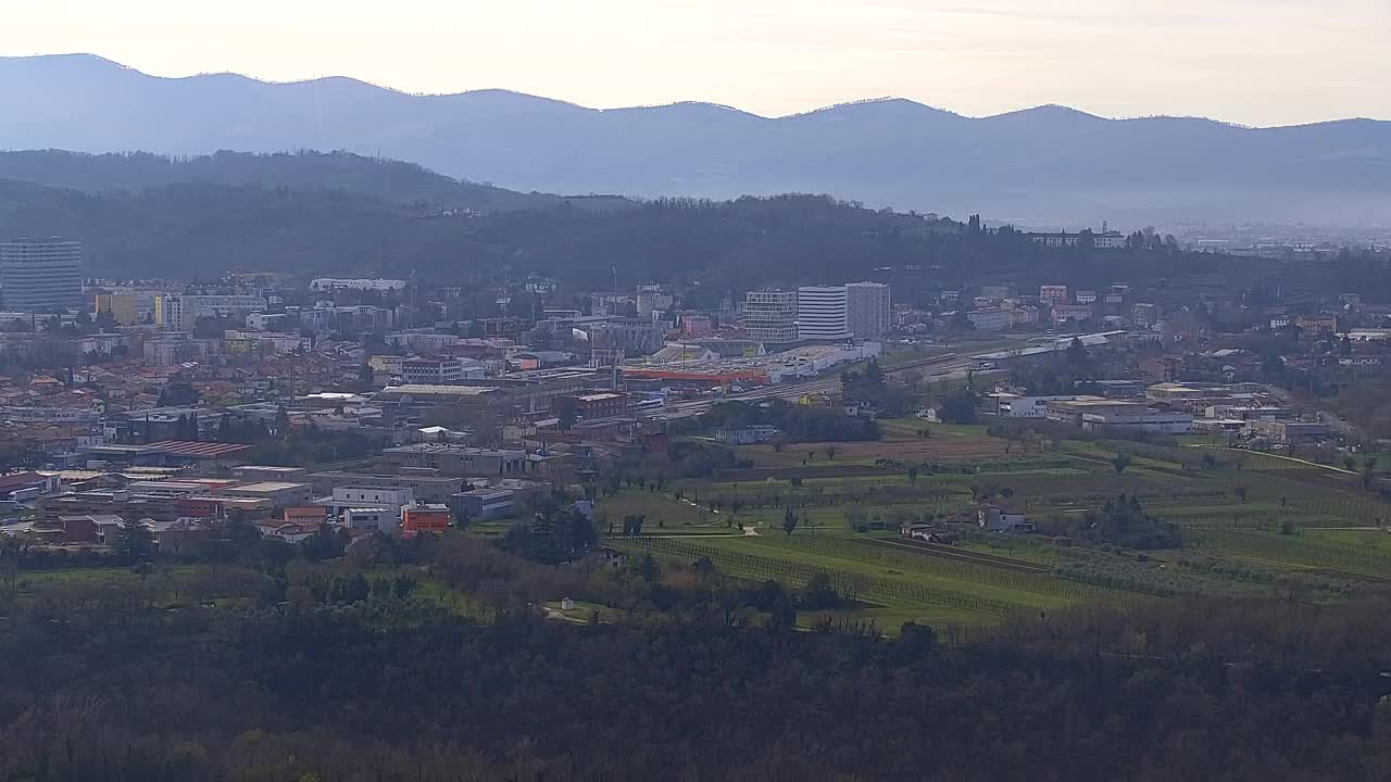 Otkrijte Beskrajnu Web Kameru Nova Gorica i Gorica!