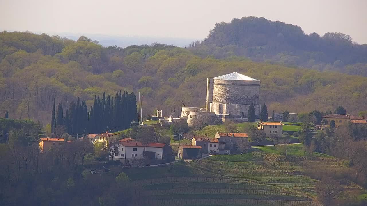 Otkrijte Beskrajnu Web Kameru Nova Gorica i Gorica!