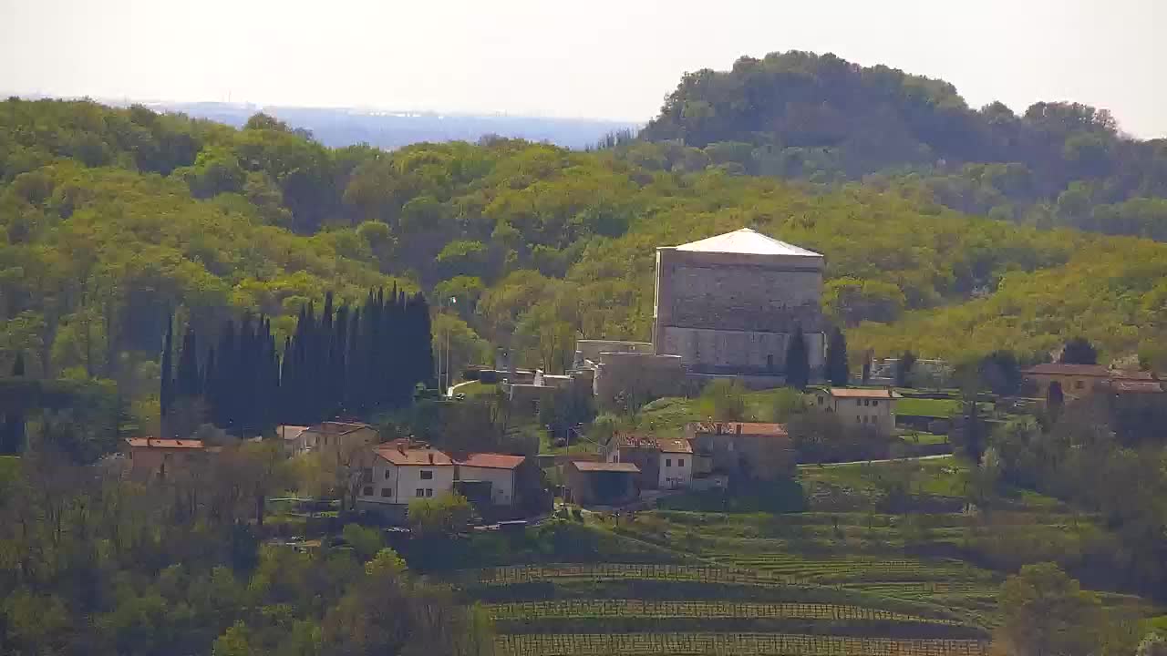 Otkrijte Beskrajnu Web Kameru Nova Gorica i Gorica!