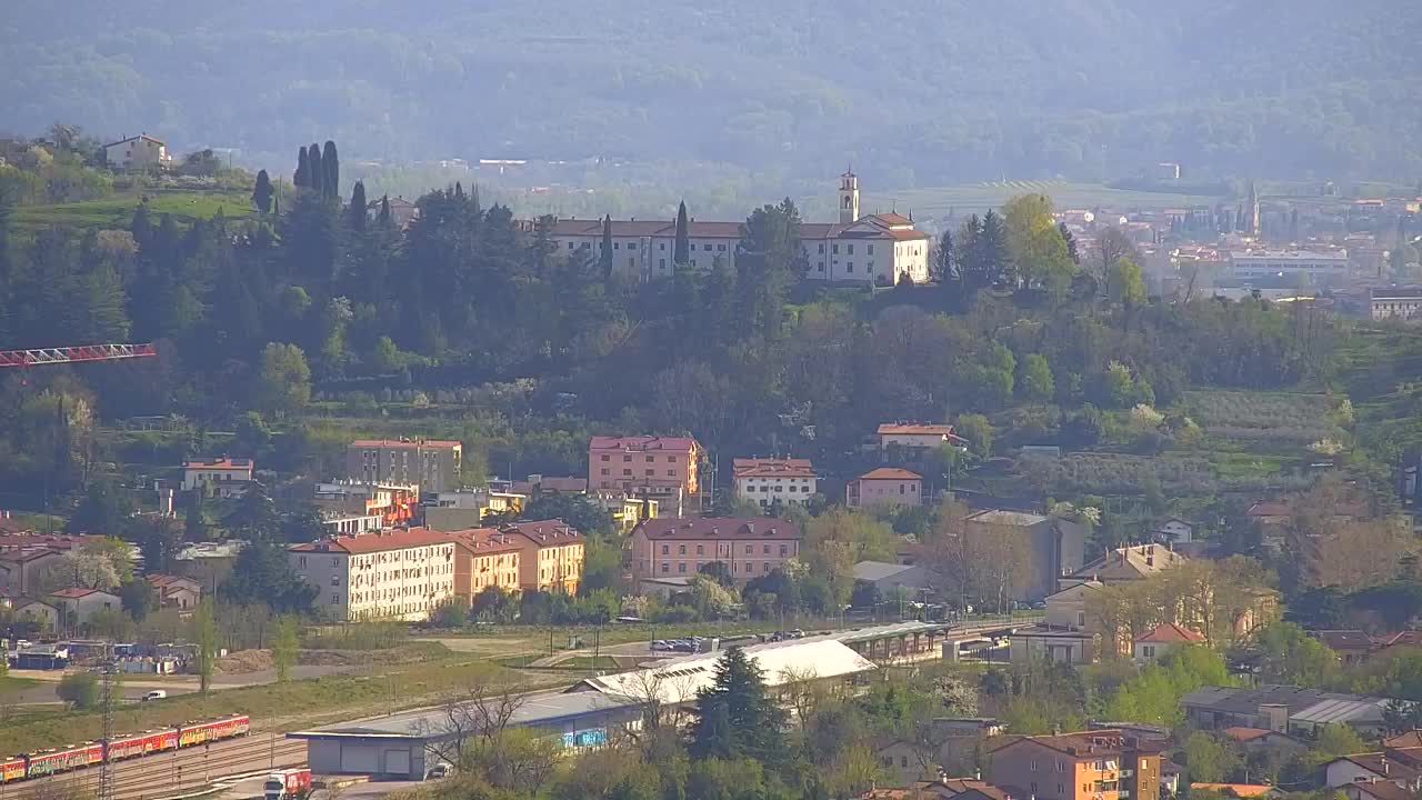 Otkrijte Beskrajnu Web Kameru Nova Gorica i Gorica!