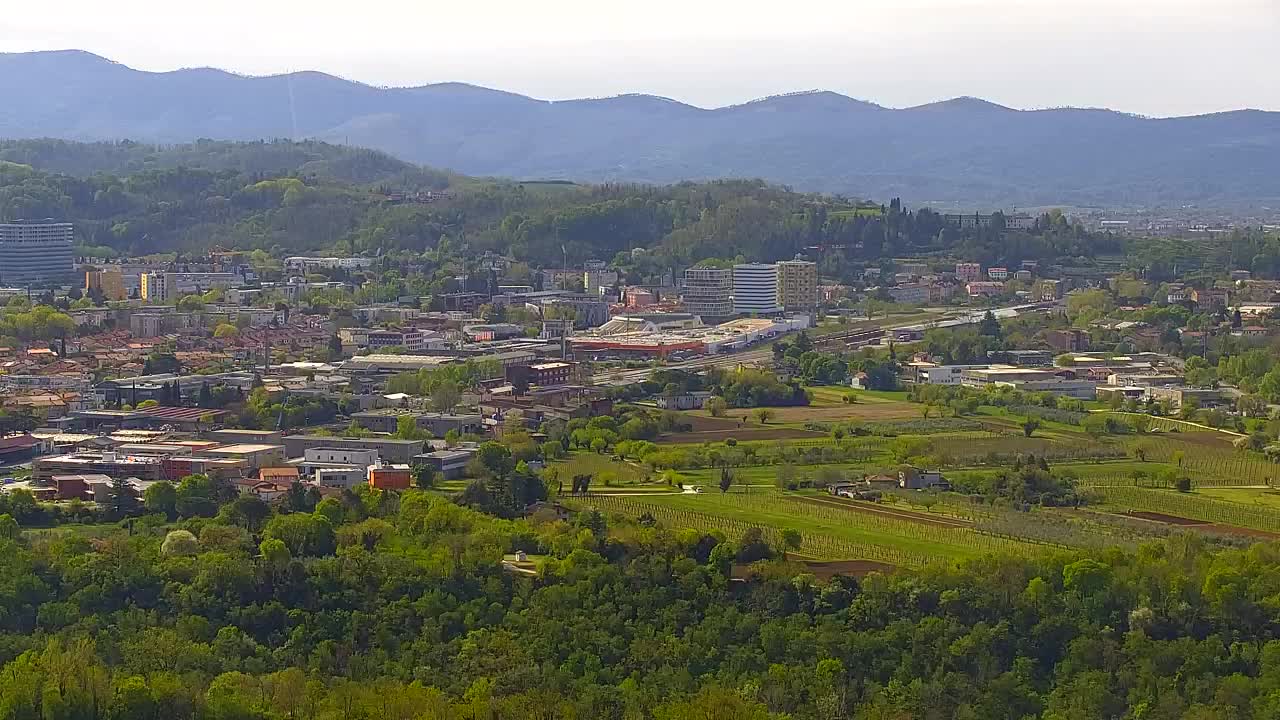 Brezmejna spletna kamera Nova Gorica in Gorica!