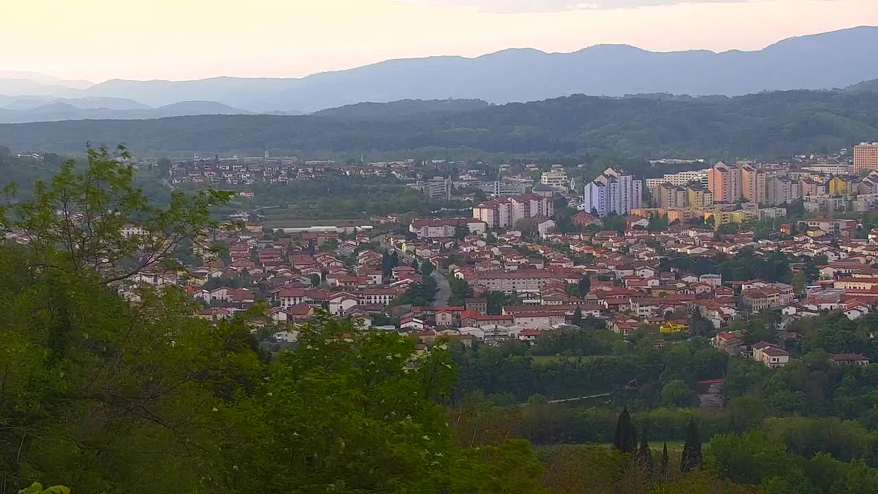 Brezmejna spletna kamera Nova Gorica in Gorica!