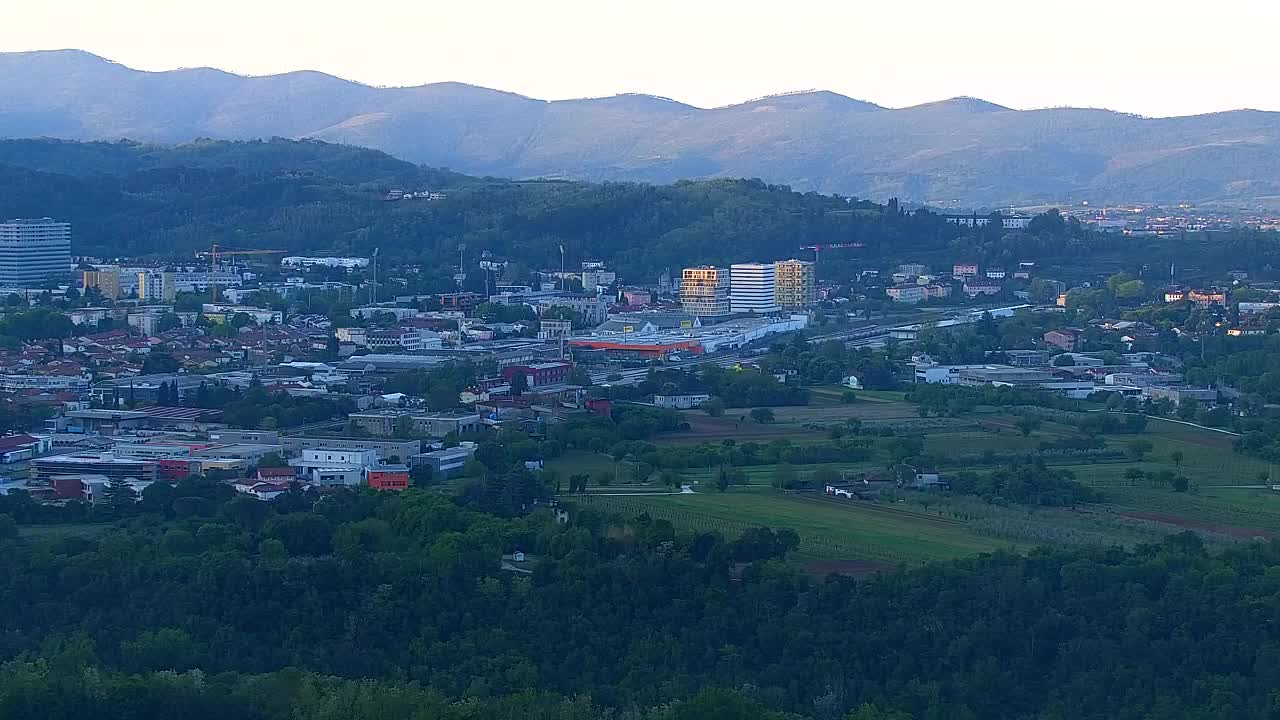 Otkrijte Beskrajnu Web Kameru Nova Gorica i Gorica!