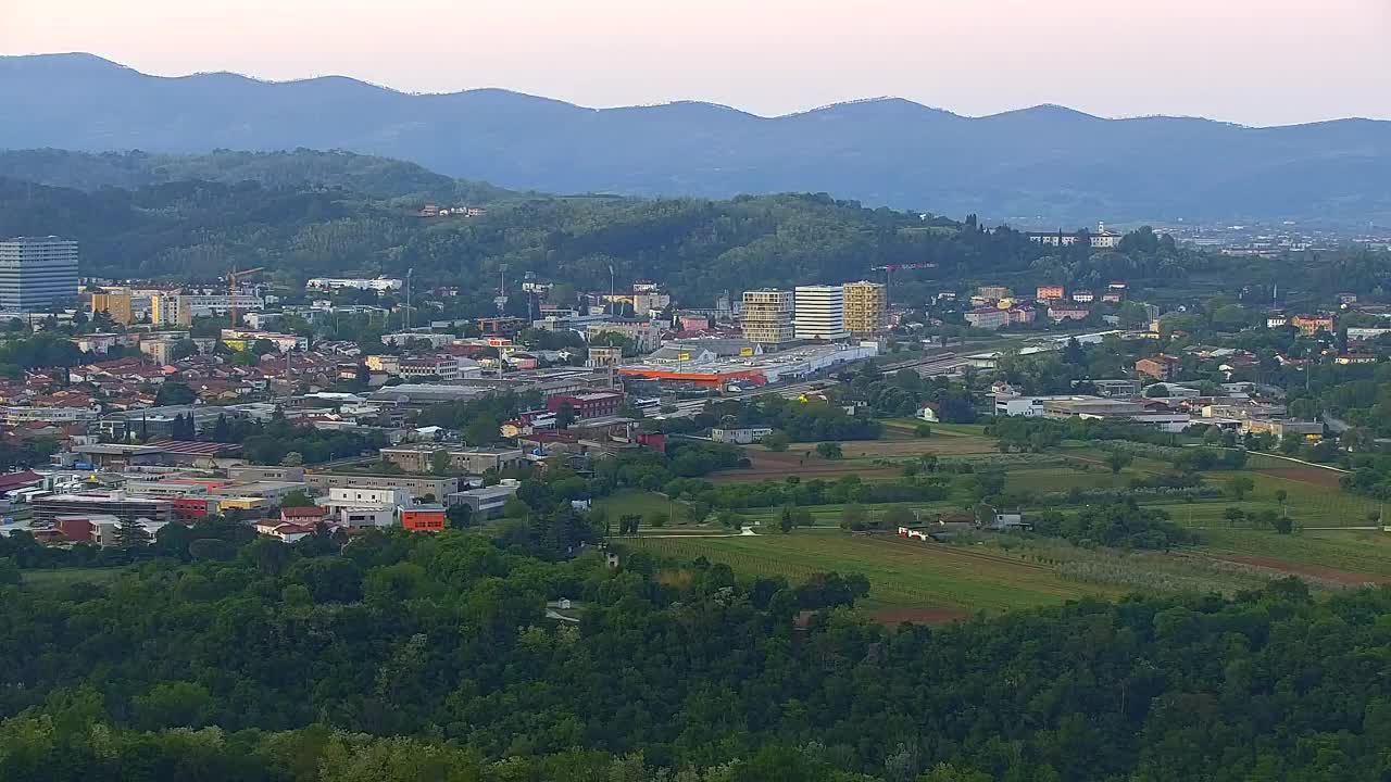 Brezmejna spletna kamera Nova Gorica in Gorica!