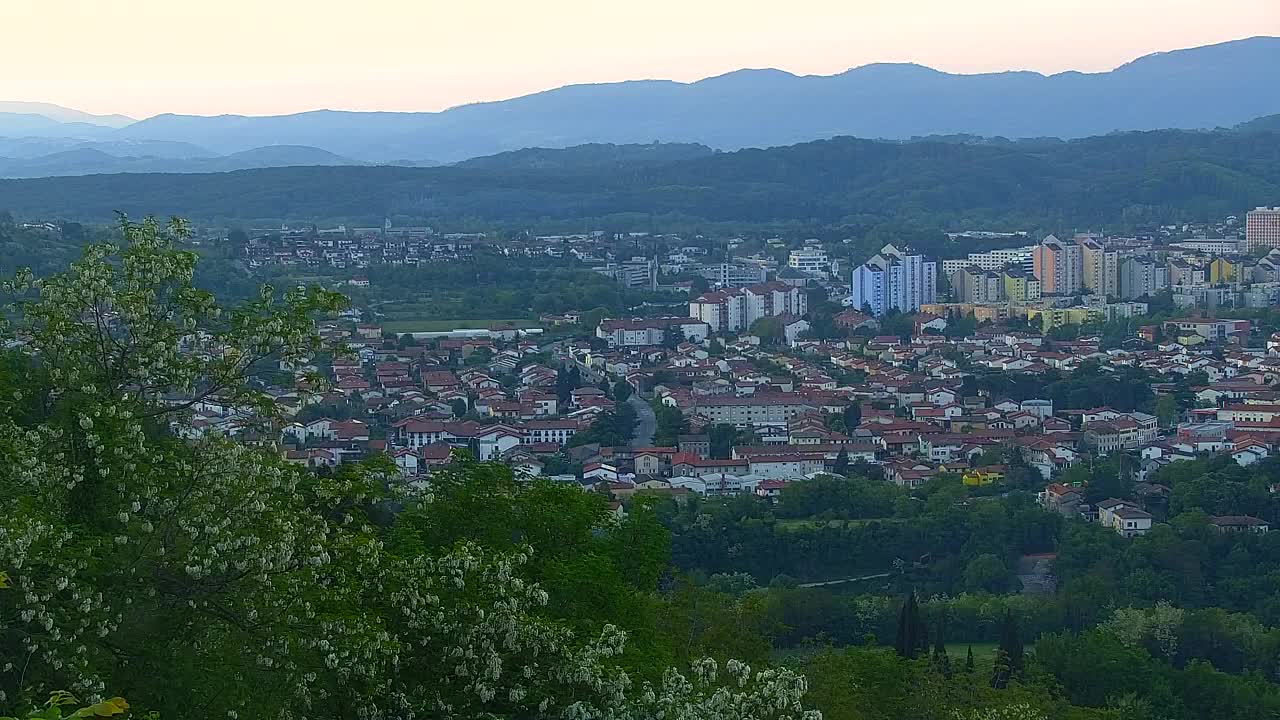 Brezmejna spletna kamera Nova Gorica in Gorica!