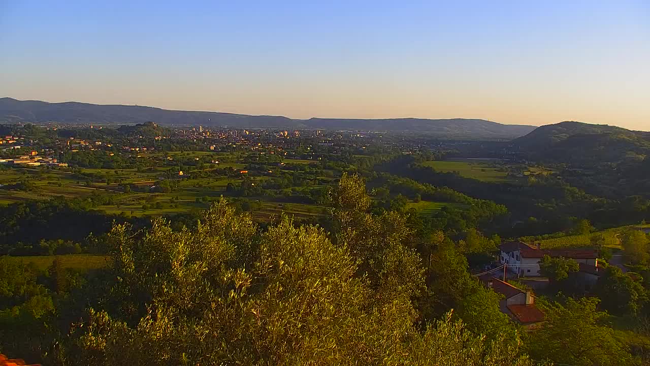 Otkrijte Beskrajnu Web Kameru Nova Gorica i Gorica!