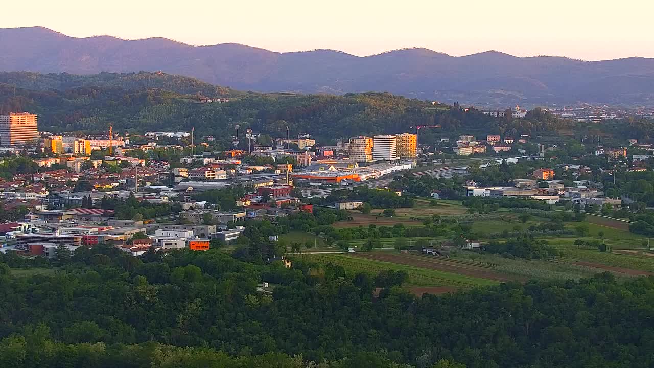 Brezmejna spletna kamera Nova Gorica in Gorica!