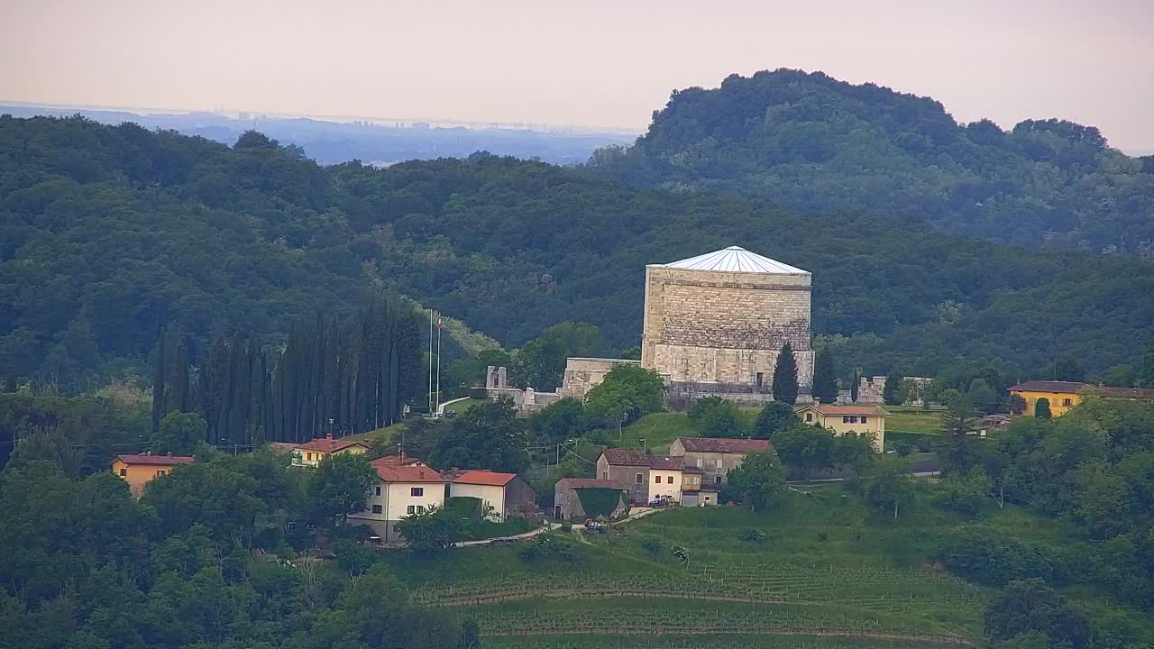 Otkrijte Beskrajnu Web Kameru Nova Gorica i Gorica!
