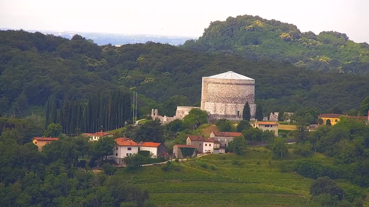 Otkrijte Beskrajnu Web Kameru Nova Gorica i Gorica!