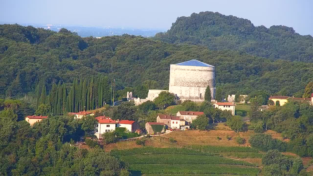 Otkrijte Beskrajnu Web Kameru Nova Gorica i Gorica!