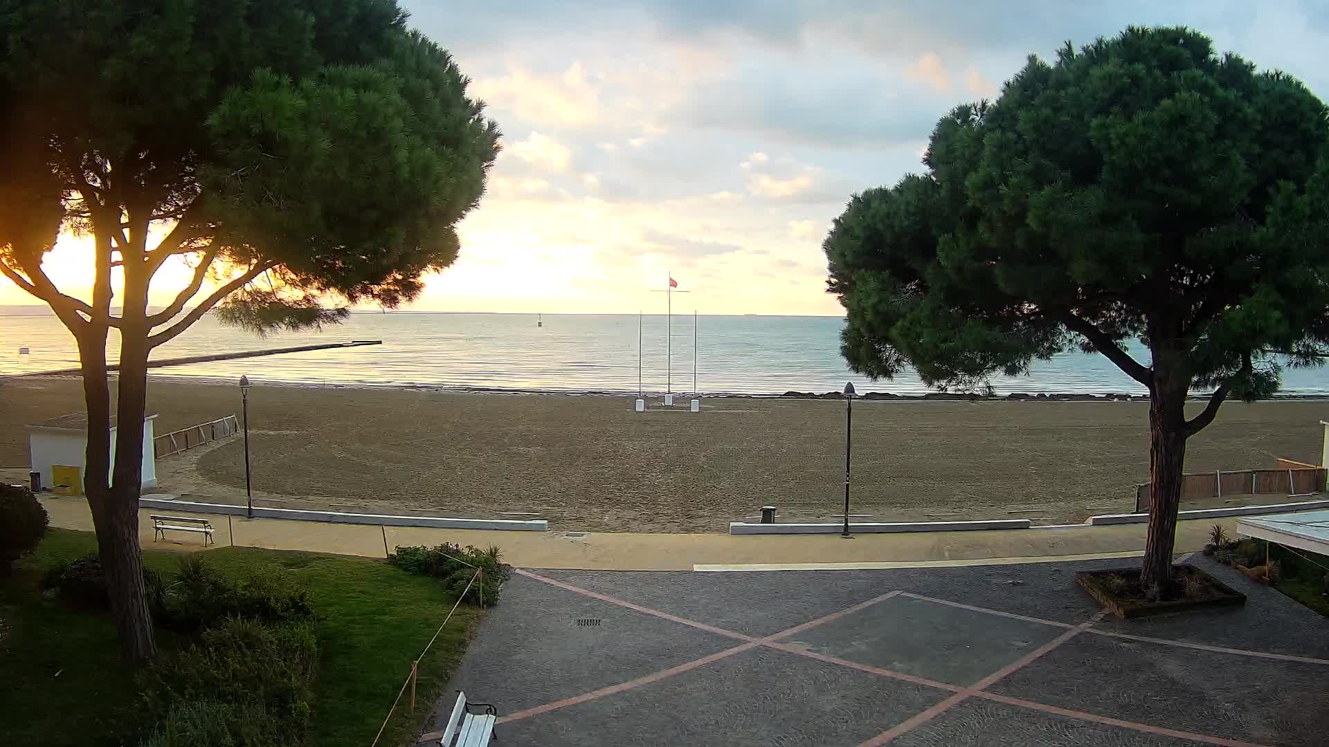 Grado Ulaz na Plažu | Pogled Uživo na Obalu