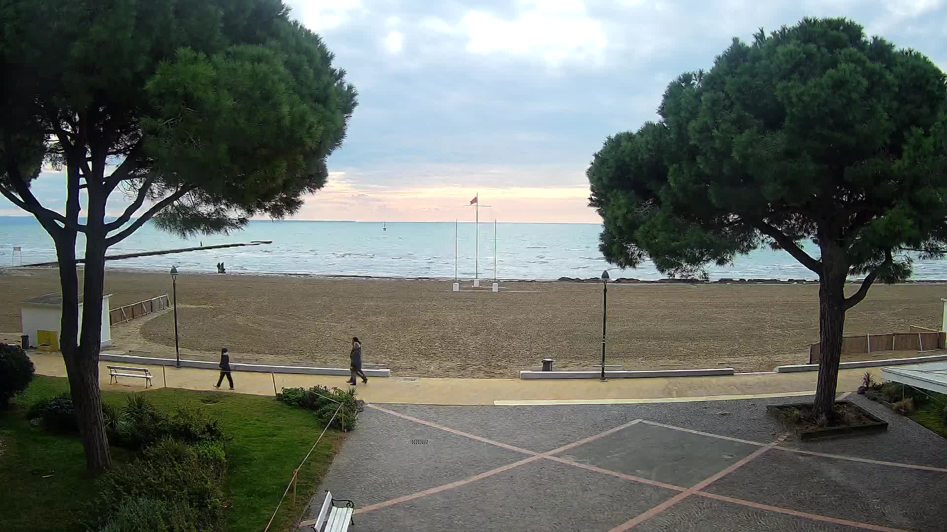 Grado Beach Webcam Entrance | Real-Time View of the Seaside