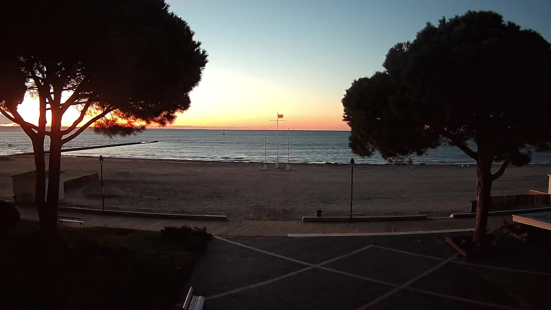 Grado Ulaz na Plažu | Pogled Uživo na Obalu