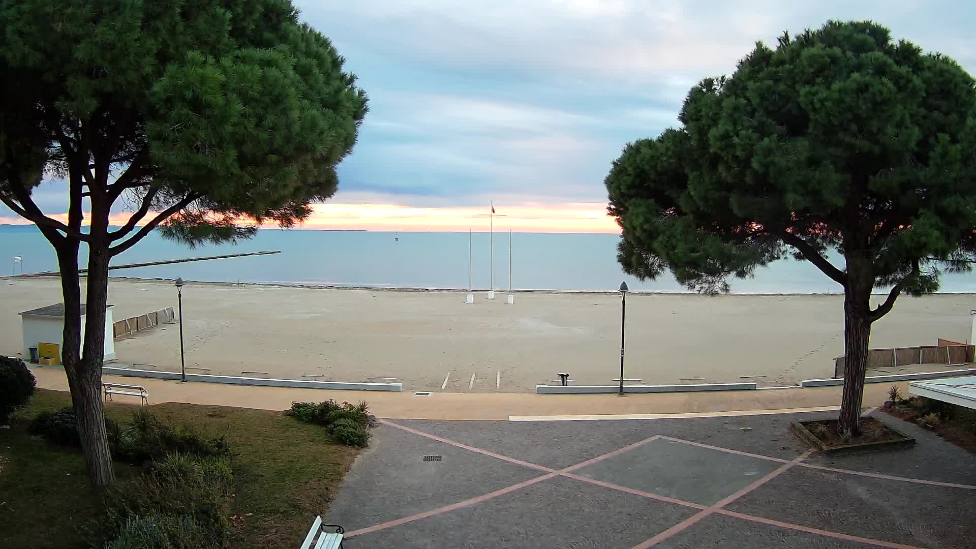 Grado Beach Webcam Entrance | Real-Time View of the Seaside