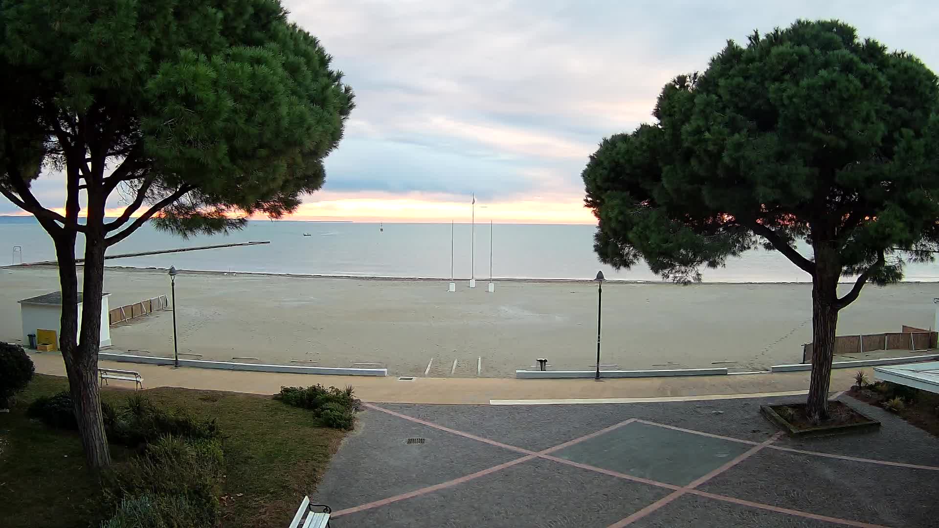 Grado Beach Webcam Entrance | Real-Time View of the Seaside