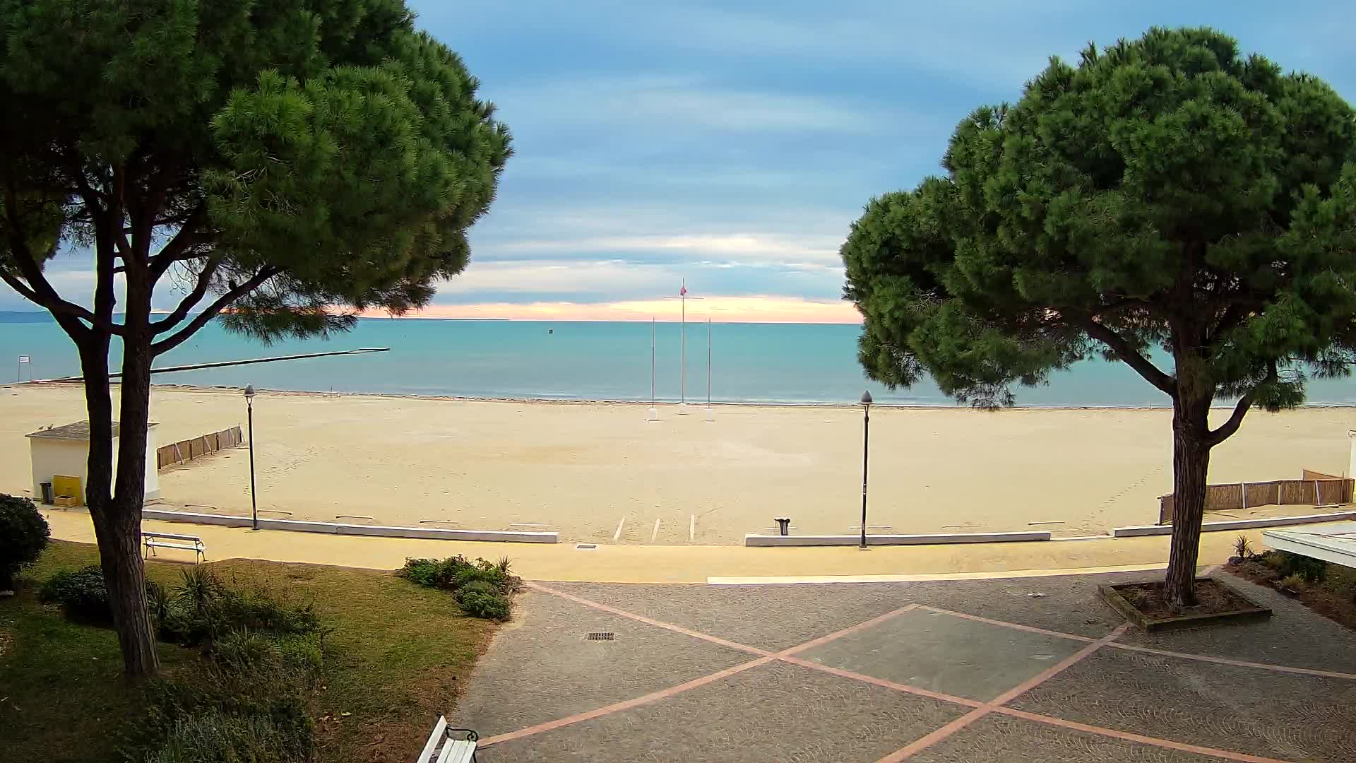 Grado Beach Webcam Entrance | Real-Time View of the Seaside