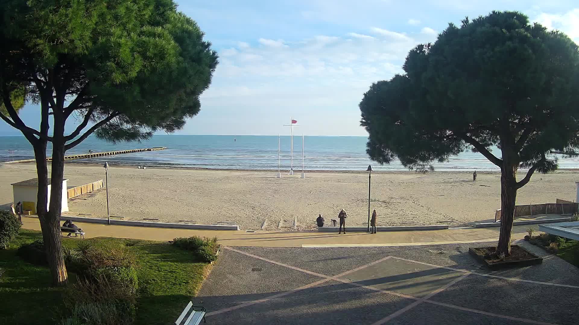 Gradež Vhod na Plažo: Pogled v Živo na Obalo