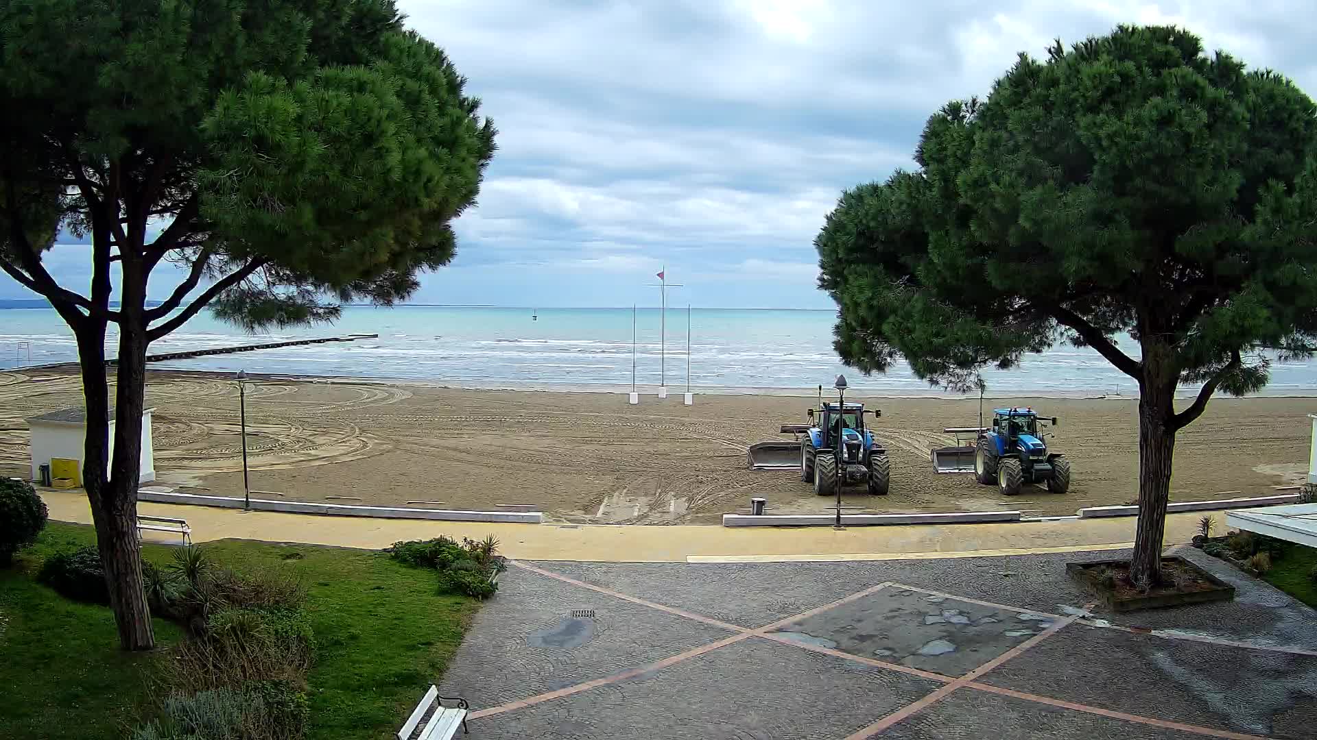 Gradež Vhod na Plažo: Pogled v Živo na Obalo