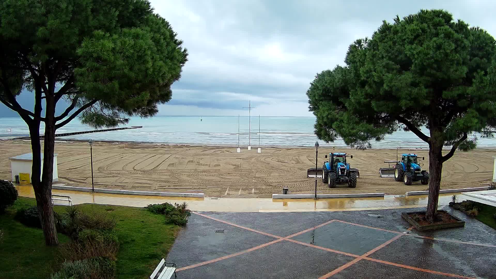 Gradež Vhod na Plažo: Pogled v Živo na Obalo