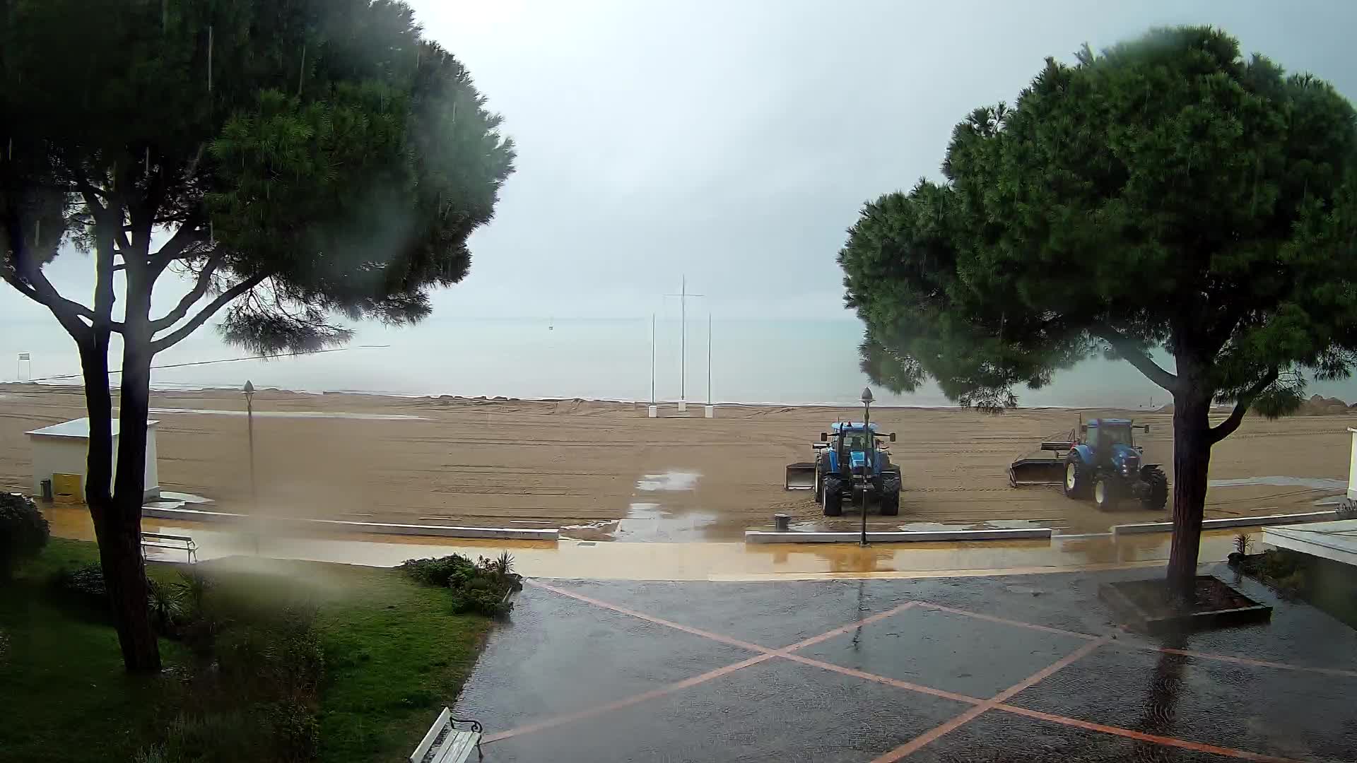 Gradež Vhod na Plažo: Pogled v Živo na Obalo