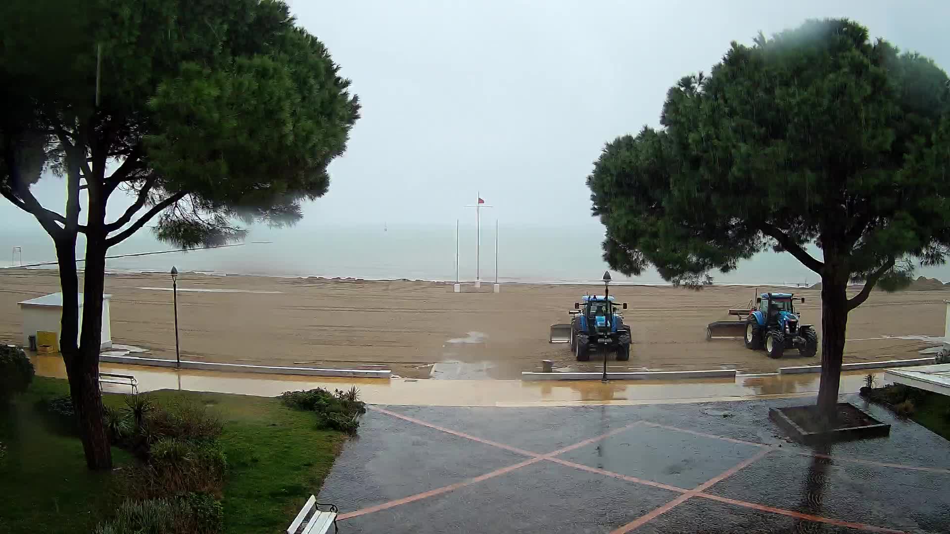 Gradež Vhod na Plažo: Pogled v Živo na Obalo