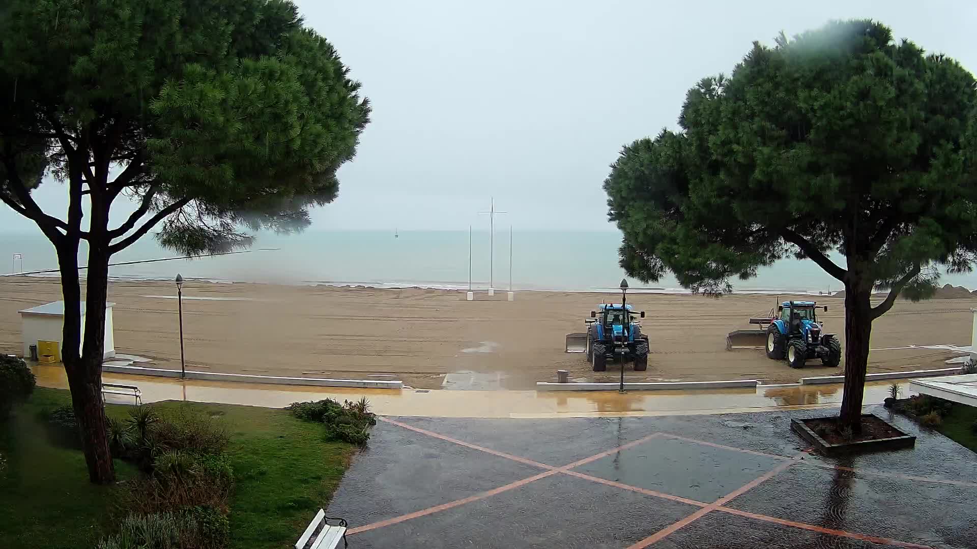 Gradež Vhod na Plažo: Pogled v Živo na Obalo