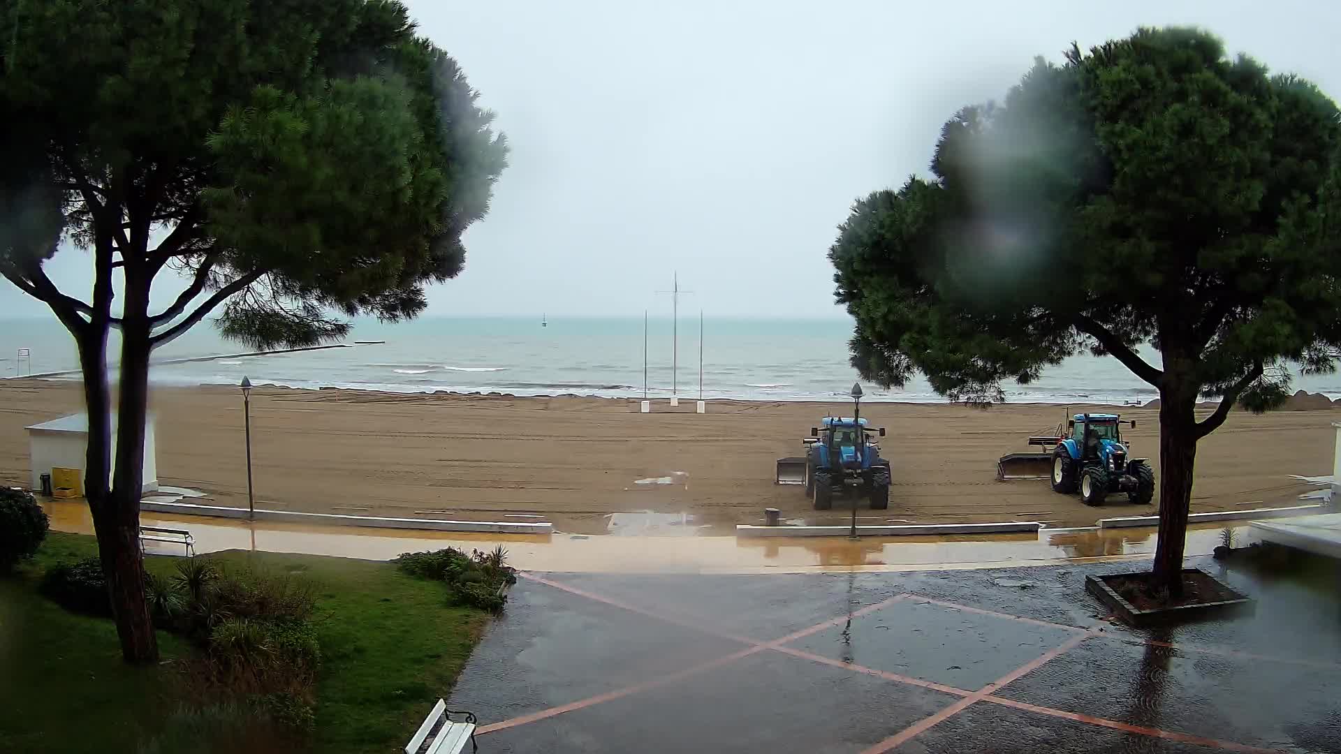 Gradež Vhod na Plažo: Pogled v Živo na Obalo