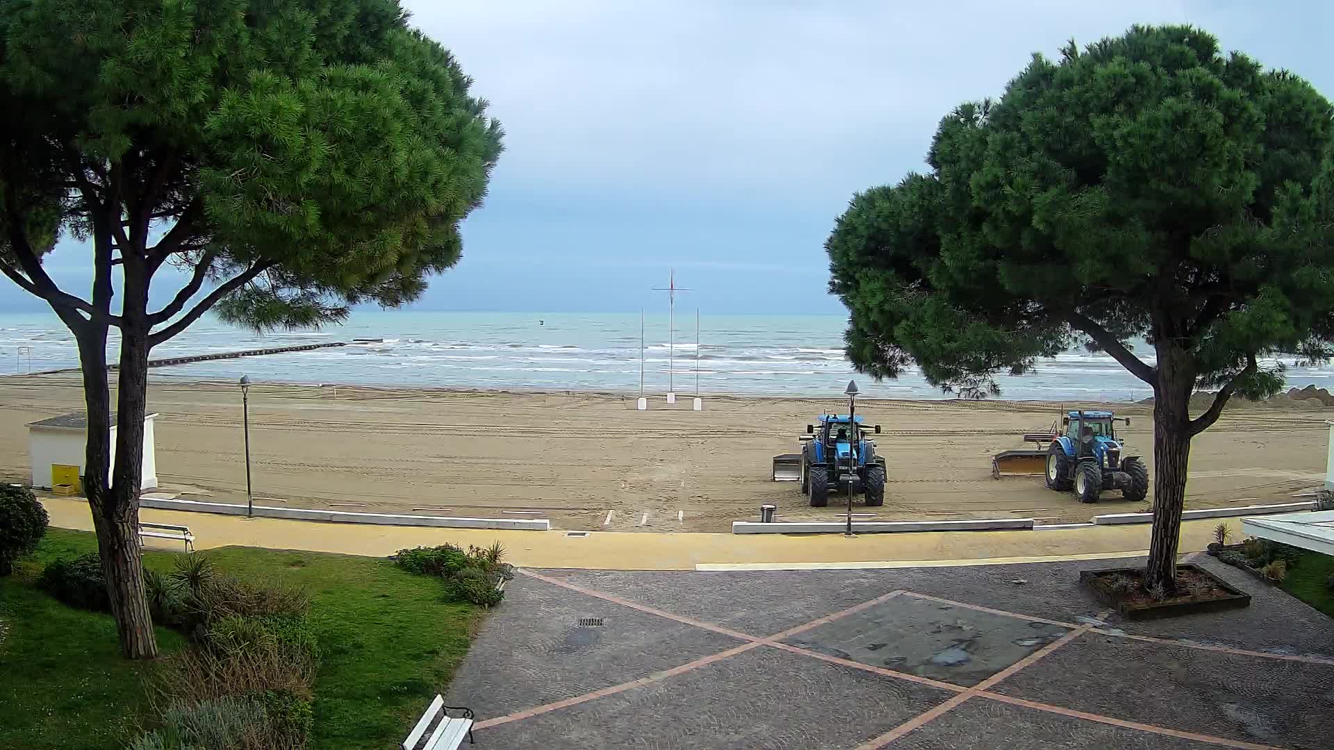 Gradež Vhod na Plažo: Pogled v Živo na Obalo