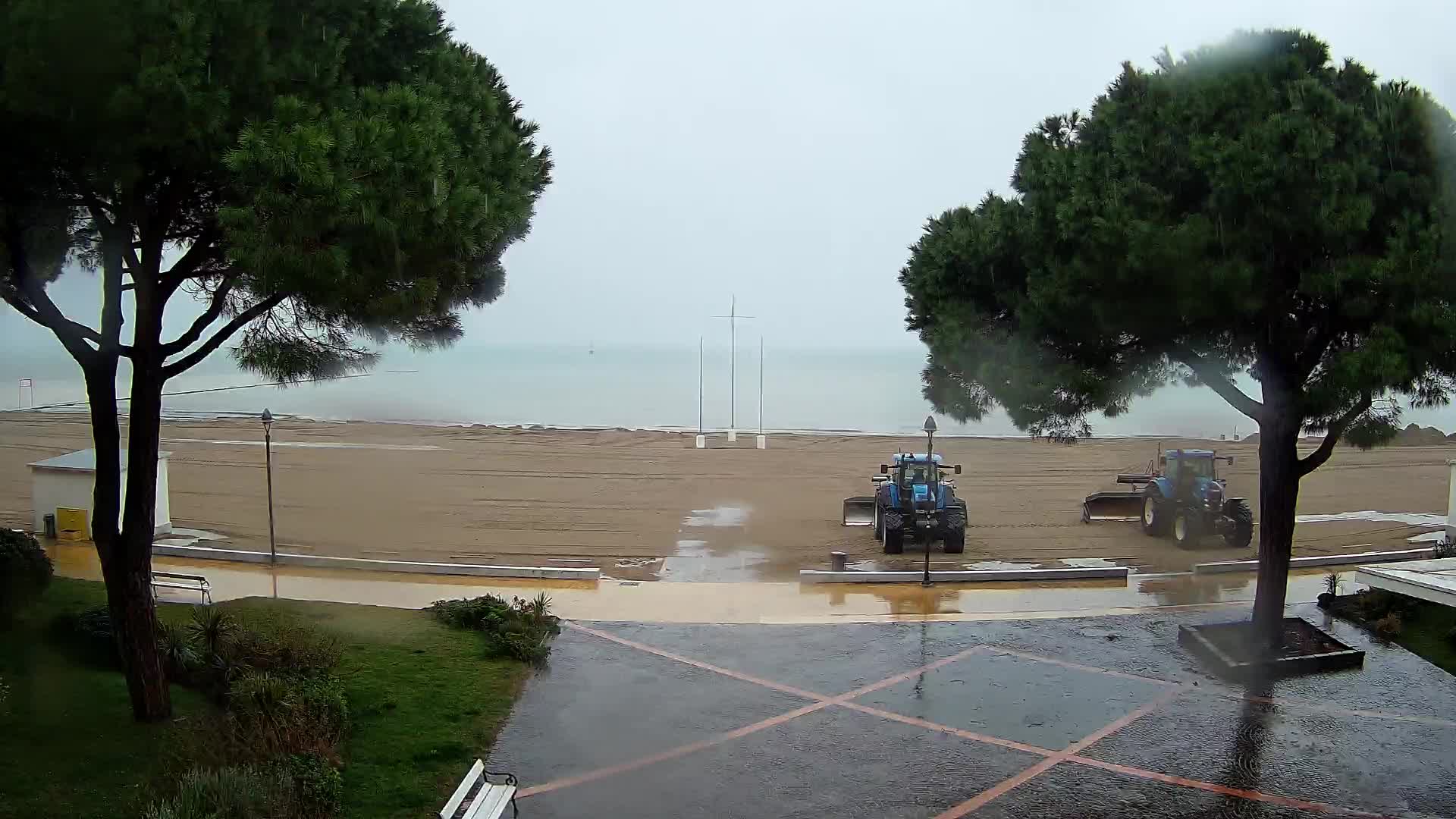 Gradež Vhod na Plažo: Pogled v Živo na Obalo