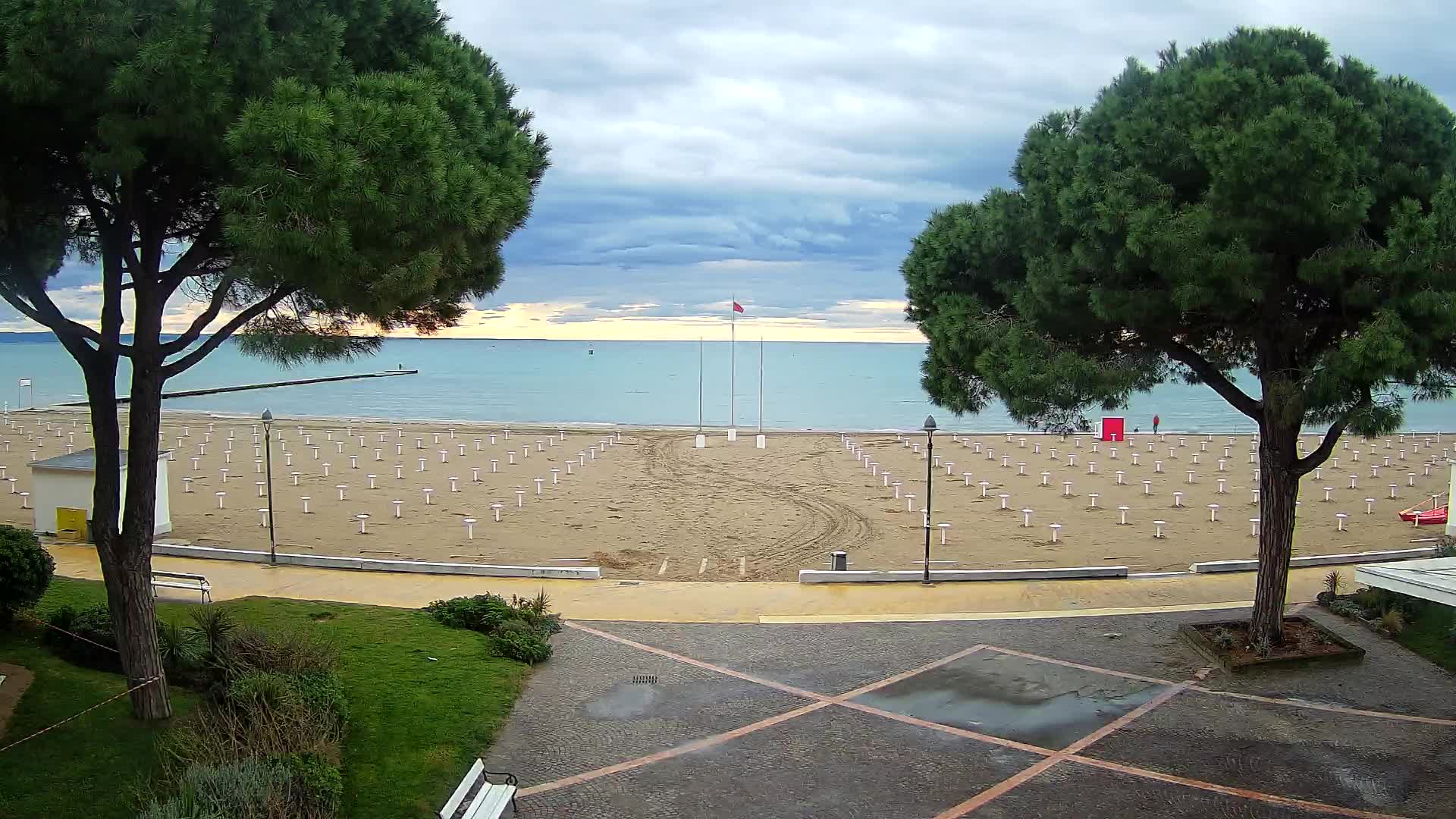 Grado Ulaz na Plažu | Pogled Uživo na Obalu